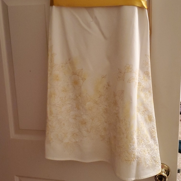 Dress - Picture 9 of 9